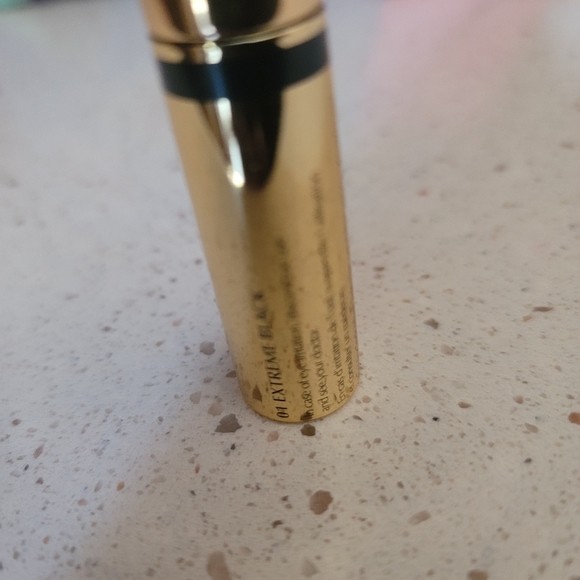 Estee Lauder Mascara,extremely black. - Picture 6 of 9